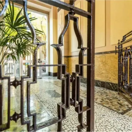 In Διαμέρισμα *